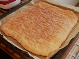 Hönökaka on baking sheet