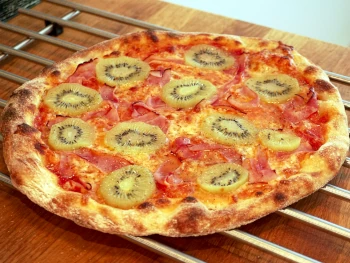 Pizza with kiwi