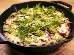 Pan Pizza with mushroom and pesto